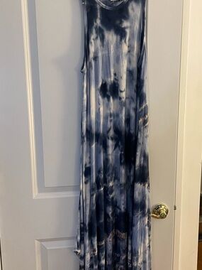 SWEET LOVELY by Jen Tie-Dye Maxi Dress in Navy and White